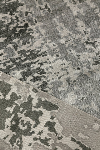 Exquisite Rugs Bamboo Silk 4526 Gray/Silver Area Rug Lifestyle Image Feature