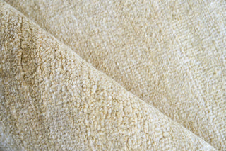 Exquisite Rugs Plush 4633 Gold Area Rug Lifestyle Image Feature