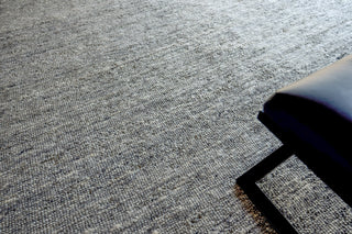 Exquisite Rugs Sorrento 4688 Dark Silver Area Rug Detail Image
