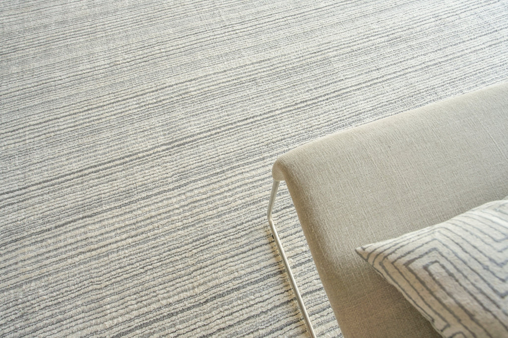 Exquisite Rugs Rossini 4695 Ivory/Gray Area Rug Lifestyle Image Feature