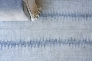 Exquisite Rugs Chroma 4735 Light Blue Area Rug Detail Image