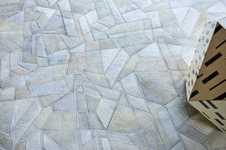 Exquisite Rugs Natural Hide 4781 Ivory Area Rug Lifestyle Image Feature