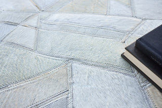Exquisite Rugs Natural Hide 4781 Ivory Area Rug Lifestyle Image Feature