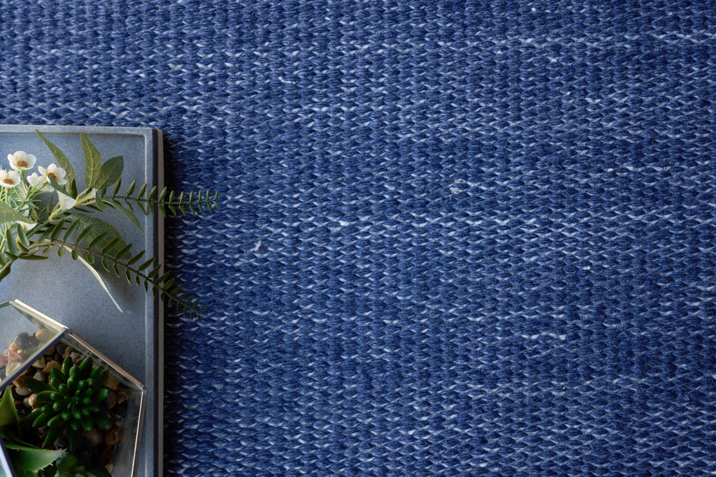 Exquisite Rugs Loro 4859 Navy Area Rug Lifestyle Image Feature