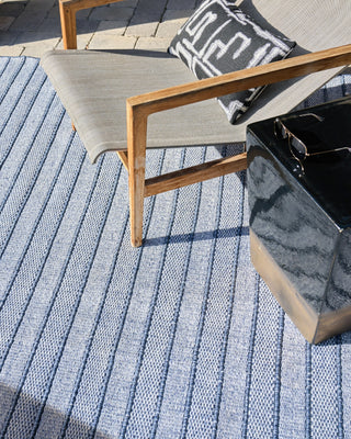 Exquisite Rugs Nova 4866 Blue Area Rug Lifestyle Image Feature