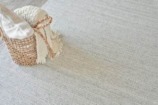 Exquisite Rugs Nova 4867 Ivory Area Rug Detail Image