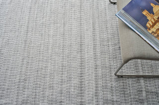 Exquisite Rugs Florence 4880 Silver/Gray Area Rug Detail Image