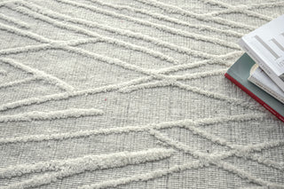 Exquisite Rugs Crescendo 4904 White Area Rug Corner Image