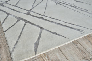 Exquisite Rugs Aries 4907 Silver Area Rug by The Met Corner Image