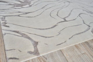 Exquisite Rugs Aries 4911 Silver Area Rug by The Met Corner Image