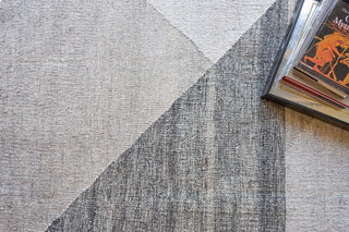 Exquisite Rugs Scandinavian 4955 Gray Area Rug Lifestyle Image Feature