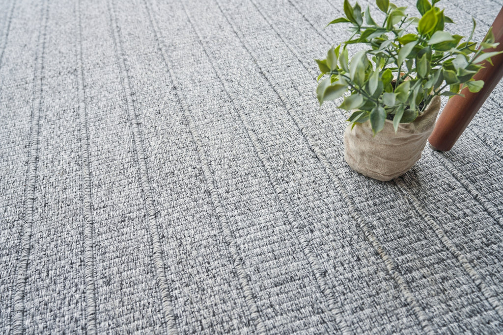 Exquisite Rugs Nova 4989 Gray Area Rug Lifestyle Image Feature