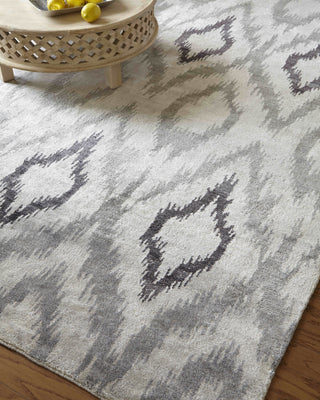 Exquisite Rugs Bamboo Silk 5001 Silver/Charcoal Area Rug Detail Image