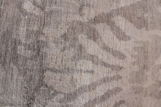 Exquisite Rugs Antique'd Silk 5066 Ivory/Silver Area Rug Closeup Image