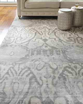 Exquisite Rugs Antique'd Silk 5066 Ivory/Silver Area Rug Lifestyle Image Feature