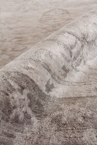 Exquisite Rugs Antique'd Silk 5067 Ivory/Silver Area Rug Lifestyle Image Feature