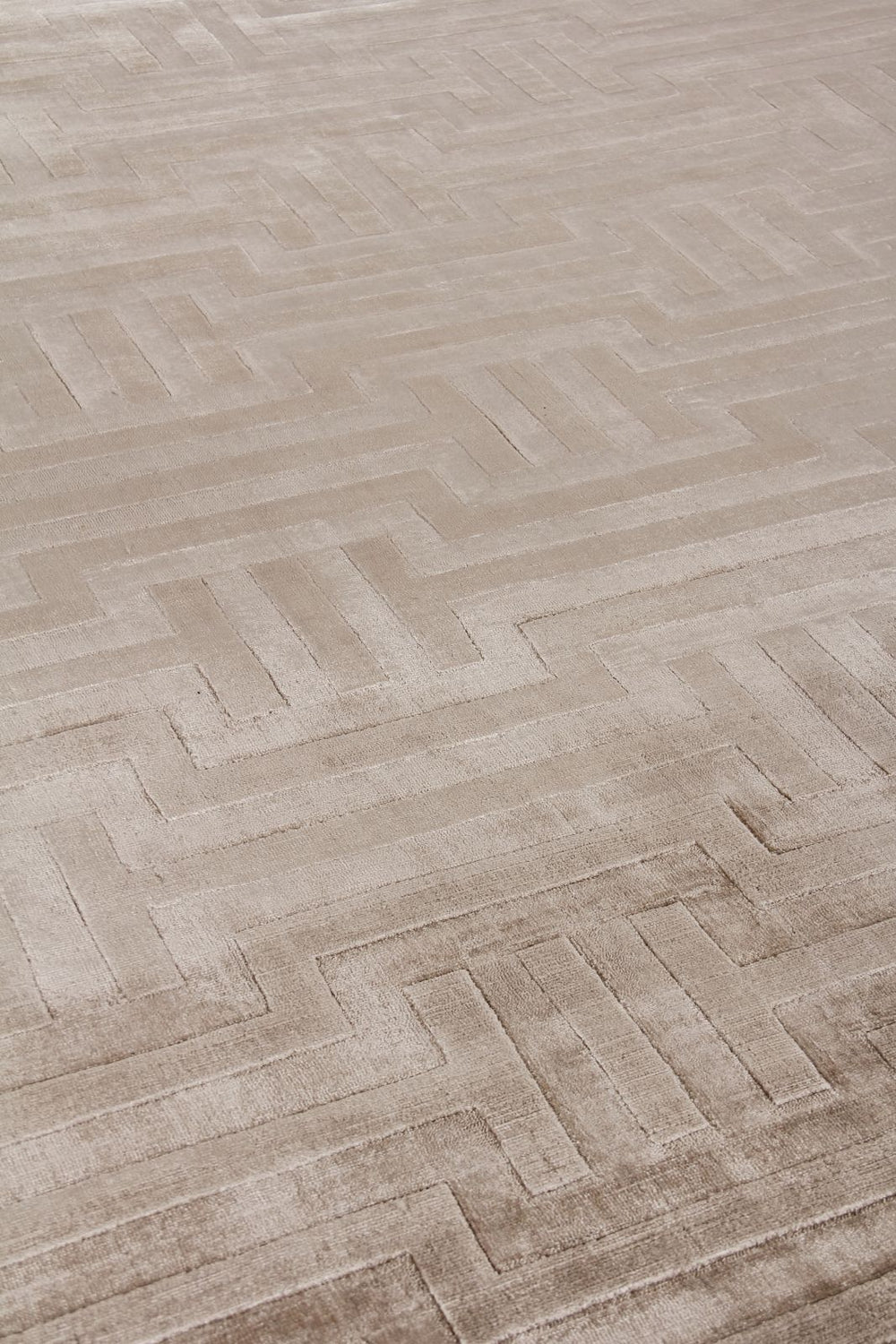 Exquisite Rugs Smooch Geo 5075 Beige Area Rug Lifestyle Image Feature