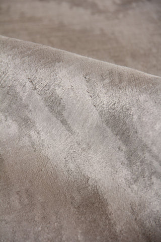 Exquisite Rugs Bamboo Silk 5162 Light Silver/Gray Area Rug Lifestyle Image Feature