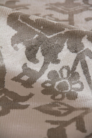 Exquisite Rugs Carrera 5169 Ash Area Rug Lifestyle Image Feature