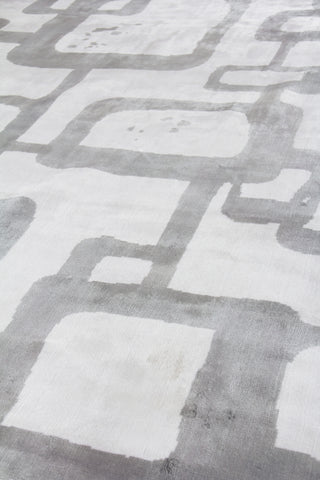 Exquisite Rugs Koda 5179 Ivory/Silver Area Rug Lifestyle Image Feature