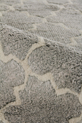 Exquisite Rugs Lux Look 5189 Silver Area Rug Lifestyle Image Feature