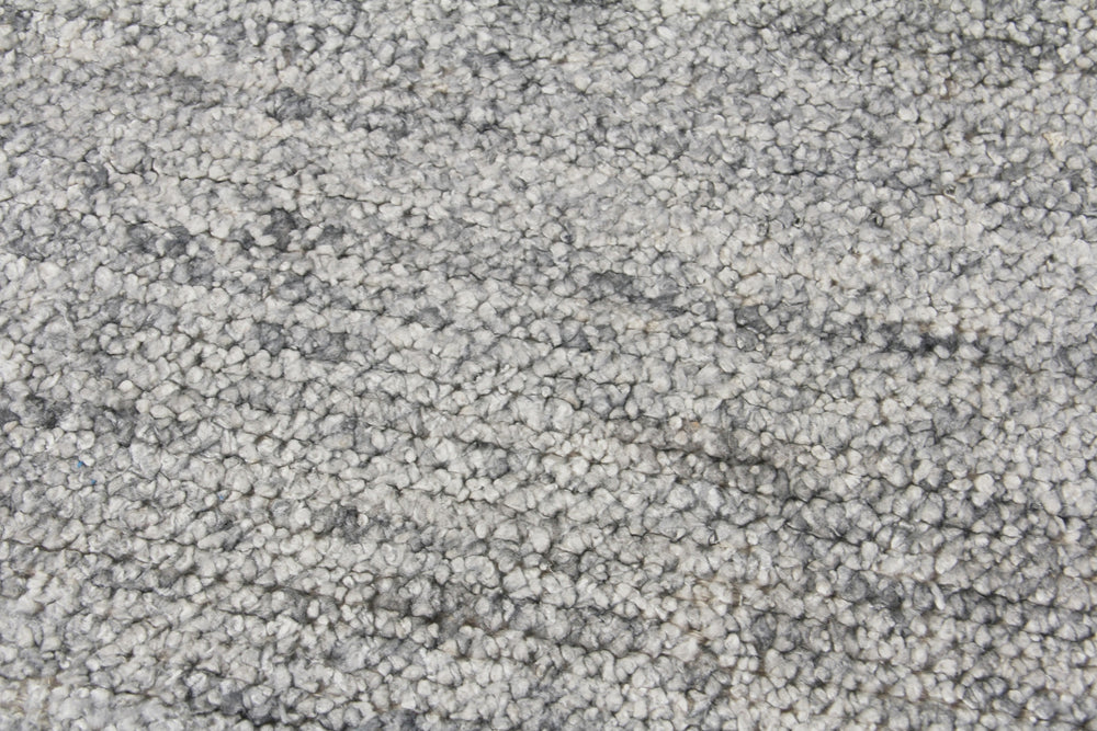 Exquisite Rugs Perry 5195 Silver/Gray Area Rug Lifestyle Image Feature