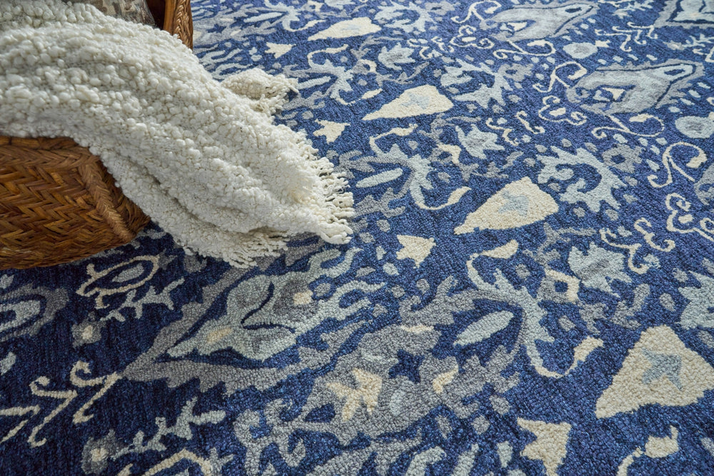 Exquisite Rugs Sarasota 5251 Navy/Gray Area Rug Lifestyle Image Feature