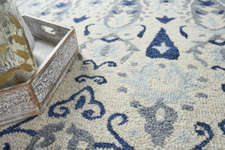 Exquisite Rugs Sarasota 5254 Ivory/Gray Area Rug Lifestyle Image Feature