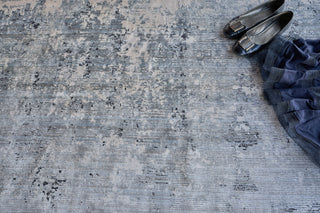 Exquisite Rugs Intrigue 5264 Gray/Ivory/Blue Area Rug by The Met Detail Image