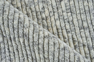 Exquisite Rugs Kaza 5302 Ivory/Silver Area Rug Pile Image
