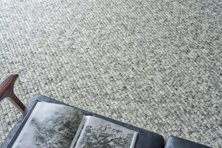 Exquisite Rugs Kaza 5302 Ivory/Silver Area Rug Lifestyle Image Feature