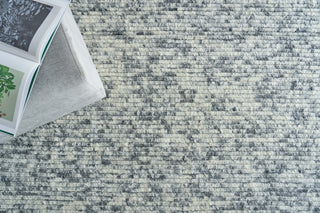Exquisite Rugs Kaza 5305 Ivory/Light Gray Area Rug Detail Image