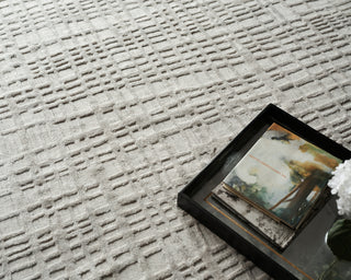 Exquisite Rugs Crescendo 5325 Silver Area Rug Detail Image