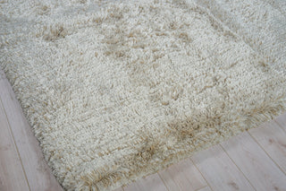 Exquisite Rugs Sumo Shag 5380 Light Beige Area Rug by The Met Corner Image