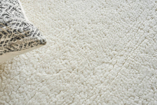 Exquisite Rugs Merino 5391 Ivory Area Rug Lifestyle Image Feature