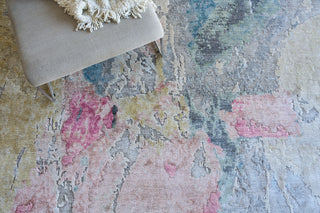 Exquisite Rugs Floor Art 5504 Silver/Blush Area Rug Detail Image