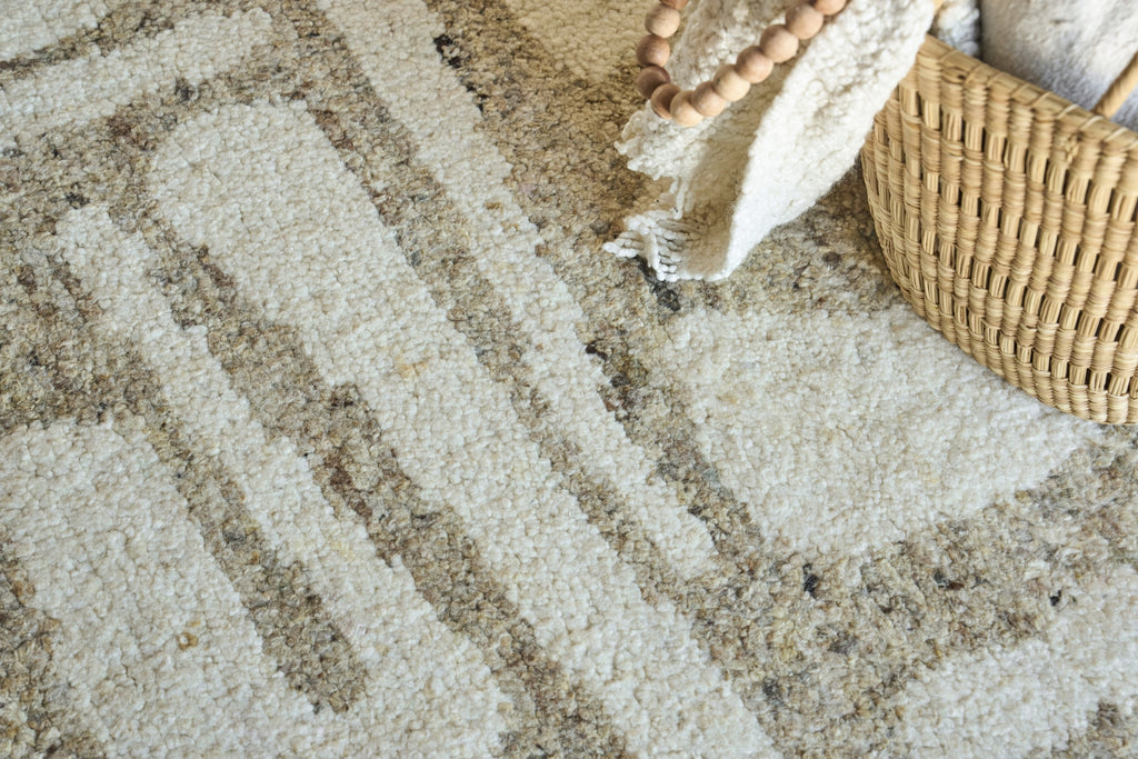 Exquisite Rugs Tahoe 5558 Beige/Ivory Area Rug Lifestyle Image Feature