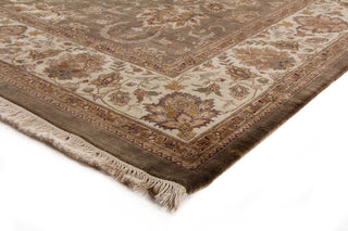Exquisite Rugs Intricate Agra 5585 Light Green/Beige Area Rug Corner Image