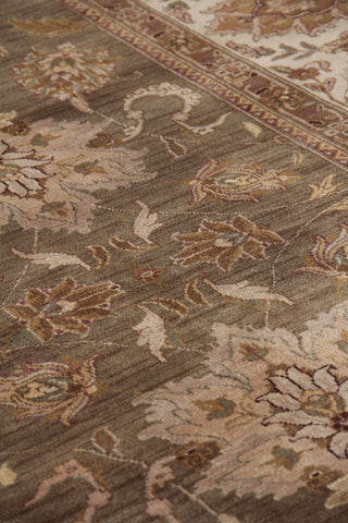 Exquisite Rugs Intricate Agra 5585 Light Green/Beige Area Rug Lifestyle Image Feature