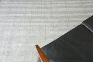 Exquisite Rugs Robin Stripe 5624 Light Silver Area Rug Detail Image