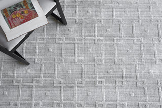 Exquisite Rugs Castelli 5628 Light Silver Area Rug Detail Image