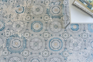 Exquisite Rugs Legacy 5662 Ivory/Blue Area Rug Detail Image