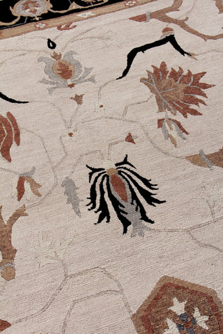 Exquisite Rugs Roman 6081 Ivory/Black Area Rug Detail Image