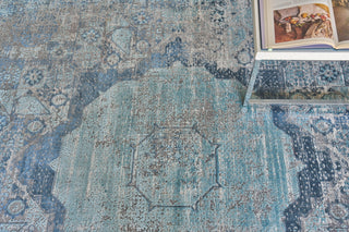 Exquisite Rugs Palace 6169 Ivory/Blue Area Rug by The Met Detail Image