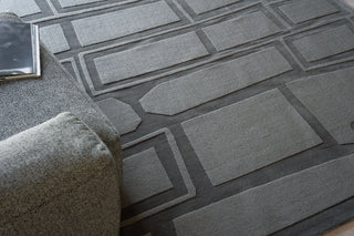 Exquisite Rugs Tempo 6209 Charcoal Gray Area Rug Lifestyle Image Feature