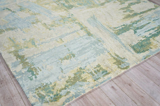 Exquisite Rugs Luxury Laureno 6314 Ivory/Green Area Rug Corner Image