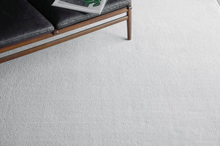 Exquisite Rugs Velutto Modern 6537 White Area Rug Detail Image