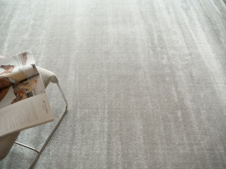 Exquisite Rugs Velutto Modern 6538 Light Silver Area Rug Detail Image