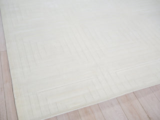 Exquisite Rugs Tovello Modern 6746 White Area Rug Corner Image