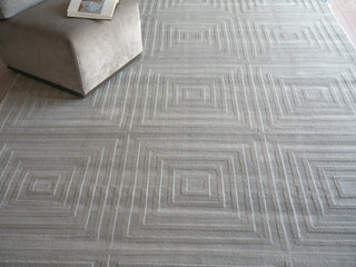 Exquisite Rugs Tovello Modern 6747 Light Silver Area Rug Lifestyle Image Feature